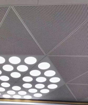 سقف گیره مثلثی آلومینیومی برای دکوراسیون دیوار مرکز همایش